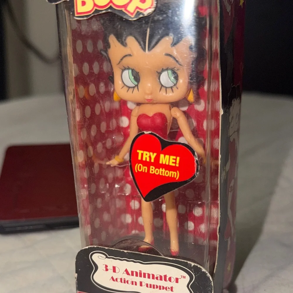 Betty Boop 3D Animator Action Puppet - Red and Black - Picture 5 of 5
